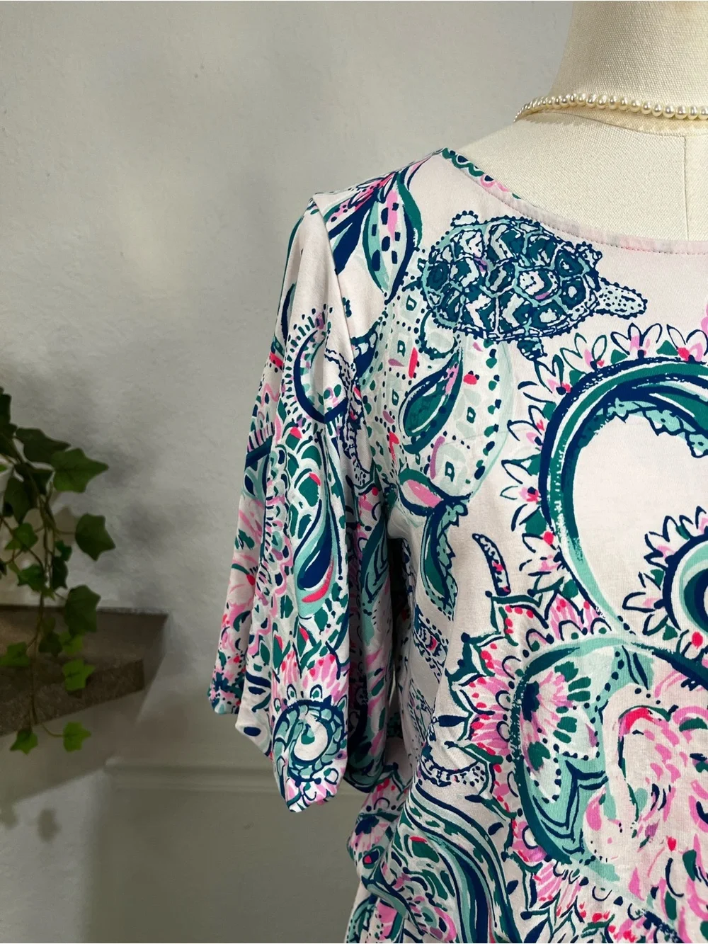 Lilly Pulitzer White Romper with Pink & Teal Paisley 2019 Medium - Picture 4 of 14